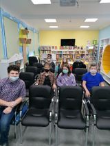 Показ и обсуждение кинофильмов с учениками среднего звена